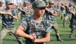 吃瓜爆料军训跳舞视频女孩,揭秘军训跳舞视频女孩的幕后故事